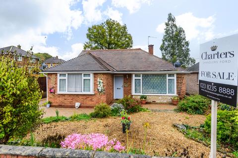 4 bedroom bungalow for sale - Vespasian Way, Chandler's Ford, Eastleigh, Hampshire, SO53