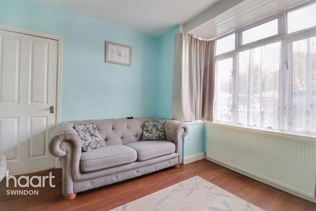 Northern Road, Swindon 3 bed semidetached house £300,000