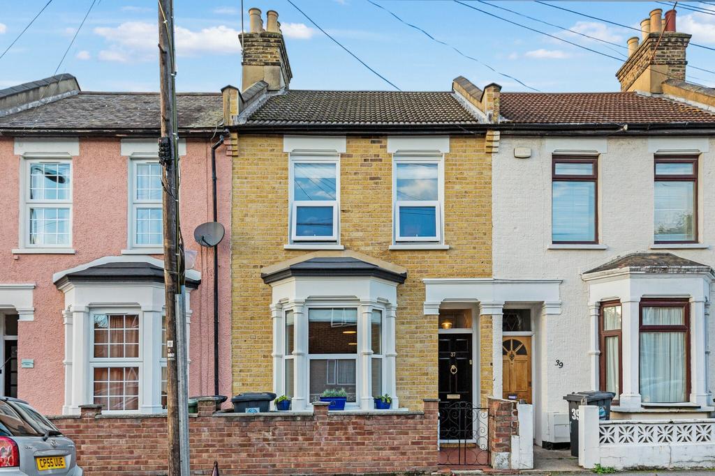 Pearcroft Road, Leytonstone, E11 3 bed terraced house for sale £750,000