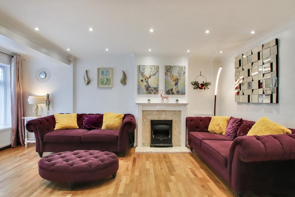 Mayplace Avenue, Crayford, DA1 3 bed terraced house £400,000
