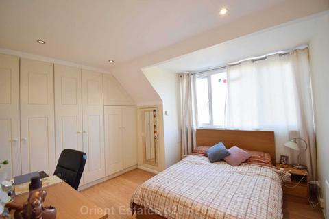 3 bedroom flat for sale, Wykeham Court, London