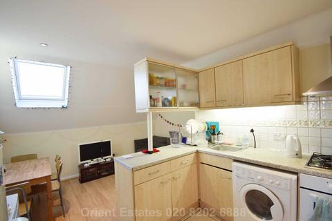 3 bedroom flat for sale, Wykeham Court, London