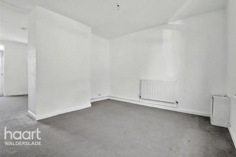 2 bedroom terraced house to rent, Upper Luton Road, Chatham