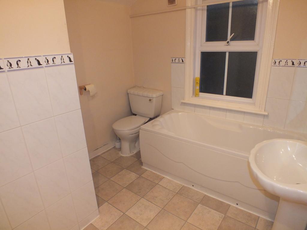 Donnington Gardens, Reading 3 bed terraced house £1,500 pcm (£346 pw)