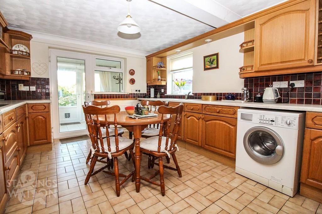 School Lane, Little Melton, Norwich 3 bed chalet £385,000