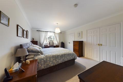 4 bedroom detached house for sale - Highfield Drive, Ickenham