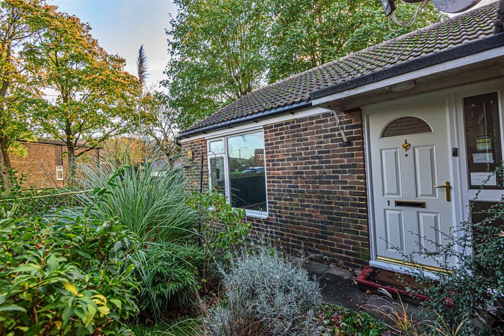Down Close, Heyshott, Midhurst, GU29 1 bed bungalow £225,000