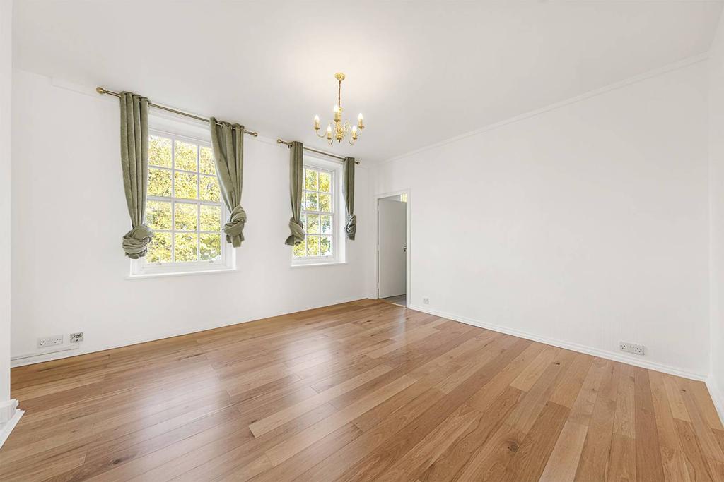 Vicarage Crescent, Battersea Square... 3 bed flat £2,600 pcm (£600 pw)