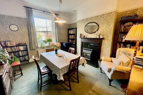 6 Avondale Place, Halifax, HX3 0DY