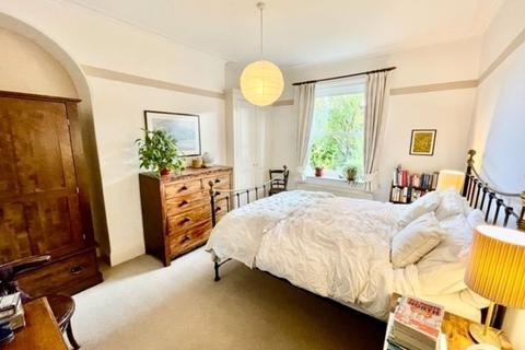 6 Avondale Place, Halifax, HX3 0DY