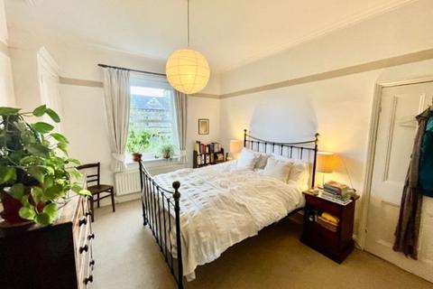 6 Avondale Place, Halifax, HX3 0DY