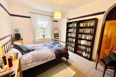 6 Avondale Place, Halifax, HX3 0DY