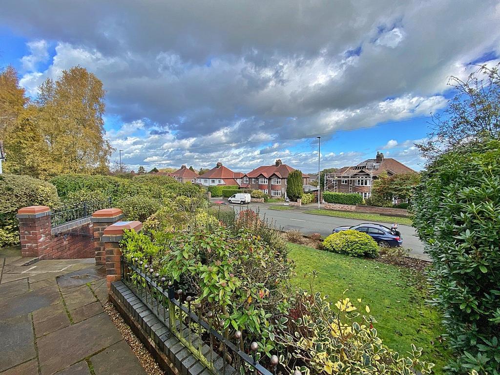 London Road, Appleton, Warrington, WA4 4 bed detached house £525,000