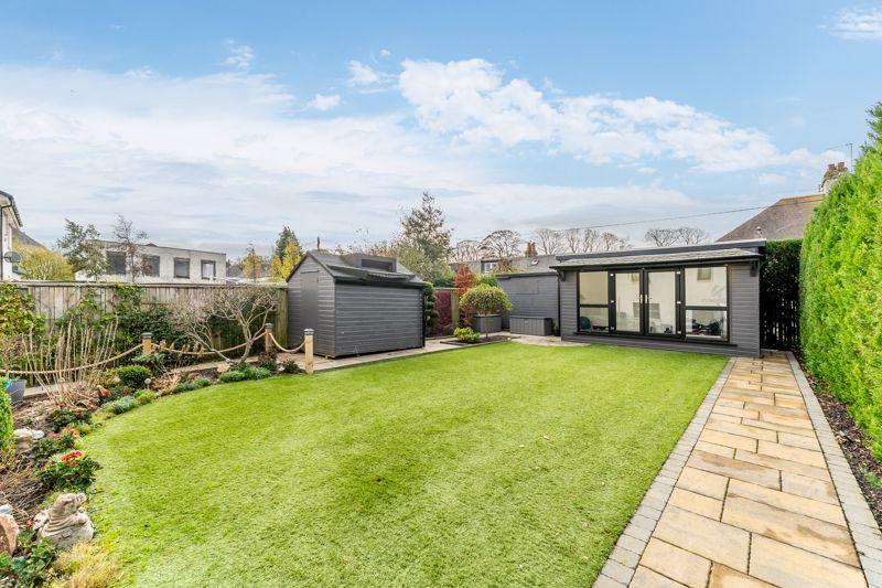 44 Muirfield Drive, Kilmarnock, KA1 2PX 4 bed detached villa £295,000