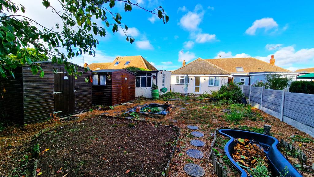 Azalea Avenue, Wickford, Essex 2 bed semidetached bungalow for sale