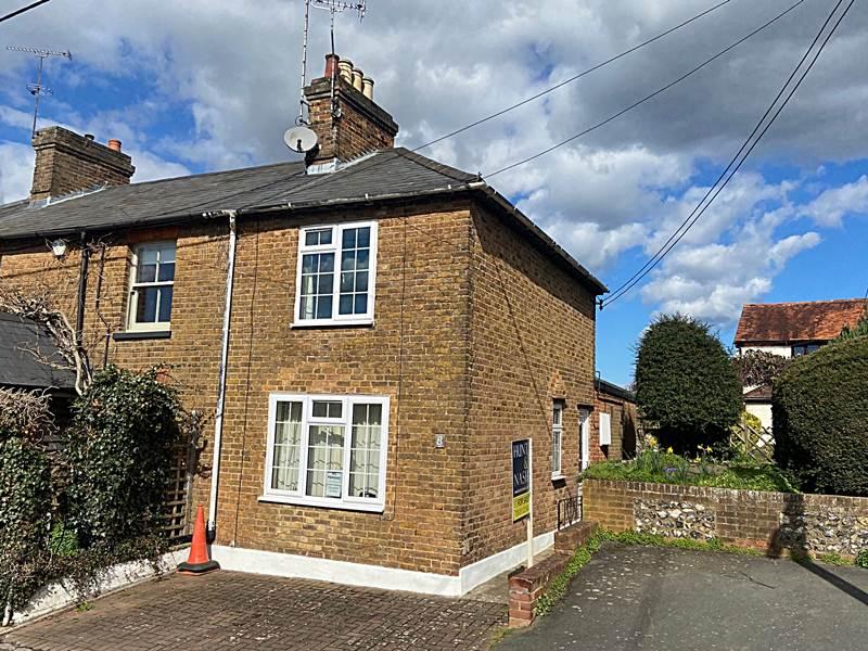 BOURNE END 3 bed semidetached house for sale £425,000