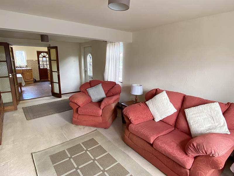 BOURNE END 3 bed semidetached house for sale £425,000