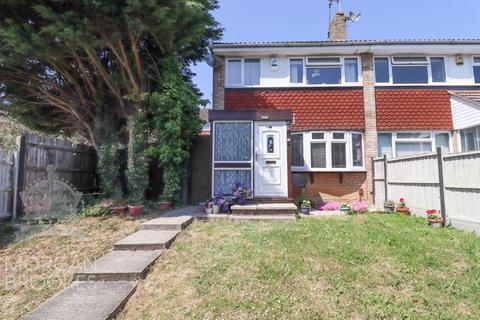 3 bedroom end of terrace house for sale, Chilham Close, Basildon