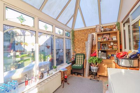 33 Chilham Close, Basildon, SS13 2AQ