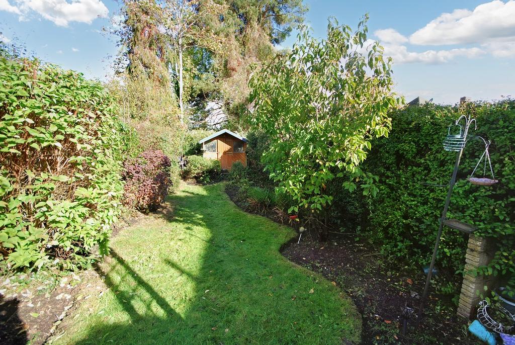 Bullers Road, Farnham, GU9 3 bed semidetached house £450,000