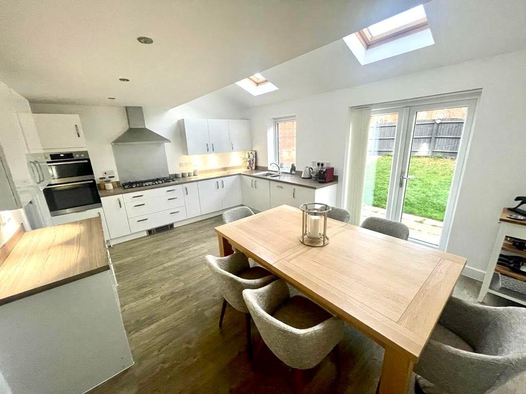 Bluebell Way, Coalville, Leicestershire, LE67 5 bed detached house £