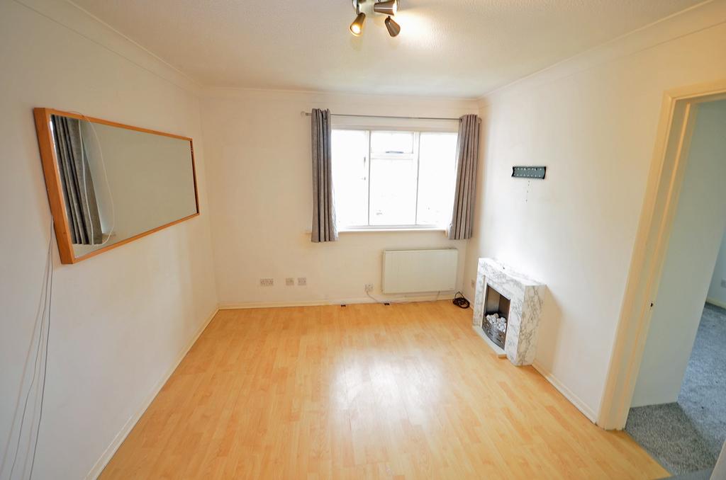 Hawkesworth Drive, Bagshot, GU19 1 bed apartment £220,000