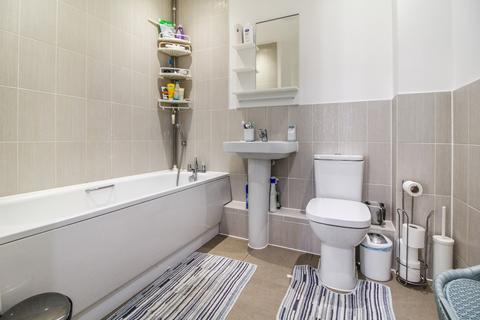 Flat 2, 1 Elvian Close, Reading, RG30 3FN