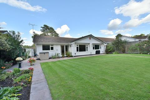 3 bedroom detached bungalow for sale - Woodacre Gardens, Ferndown, BH22
