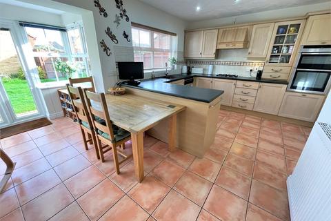 4 bedroom detached house for sale - Peninsular Close, Wootton, Northampton, NN4