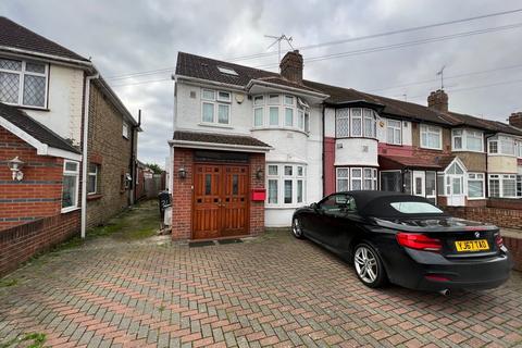 undefined, Chaucer Avenue, Hounslow, TW4