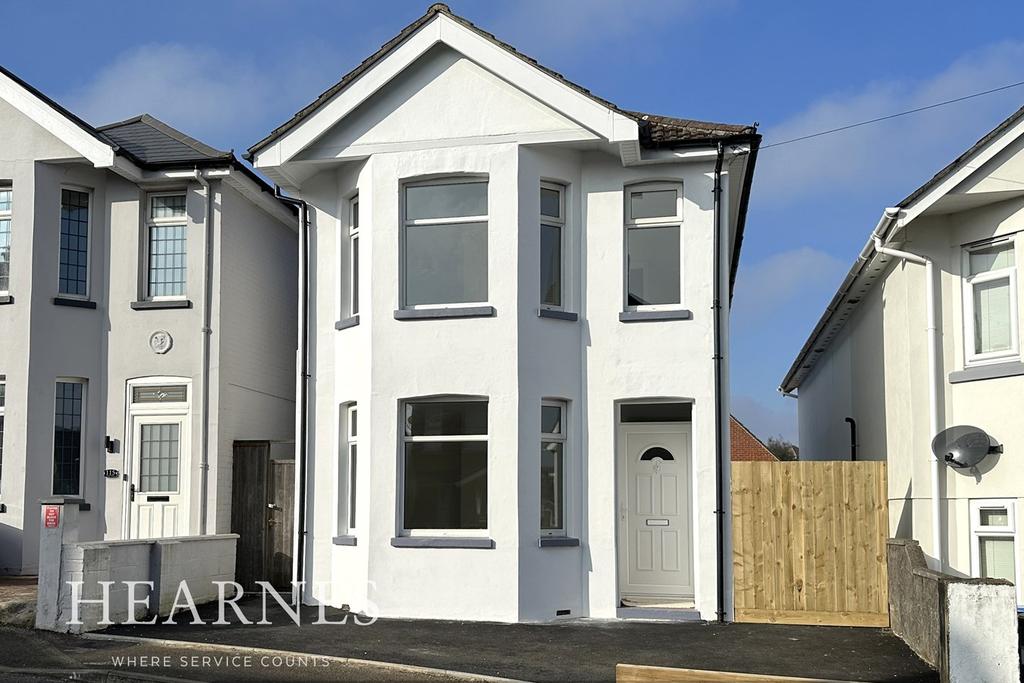 Albert Road, Parkstone, Poole, BH12 3 bed detached house £400,000