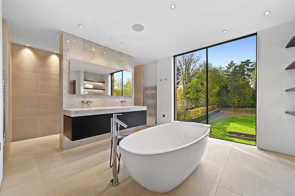 Main En Suite