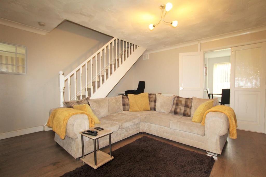 Petworth Drive, Loughborough, LE11 2 bed house £175,000