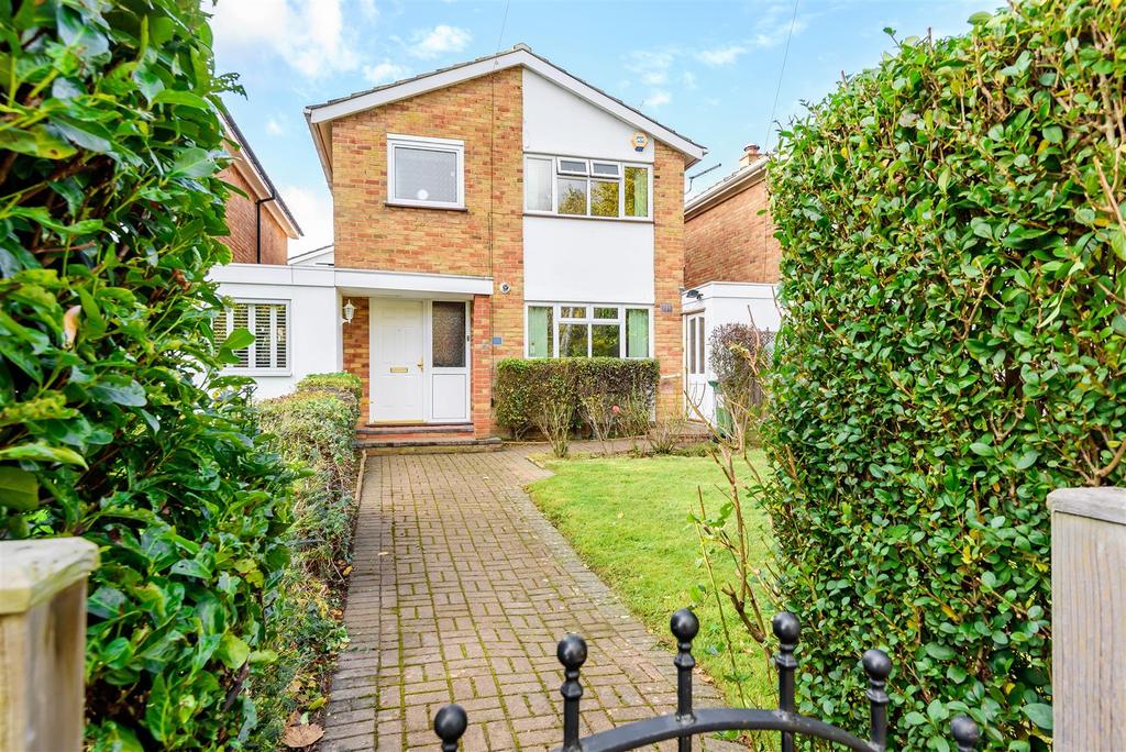 Parsonage Lane, Windsor 3 bed link detached house for sale £585,000