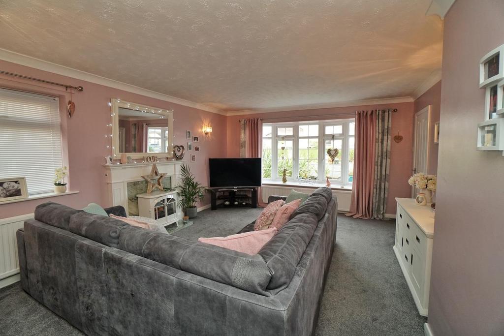Rowley Court, Earswick, York 3 bed detached bungalow £425,000