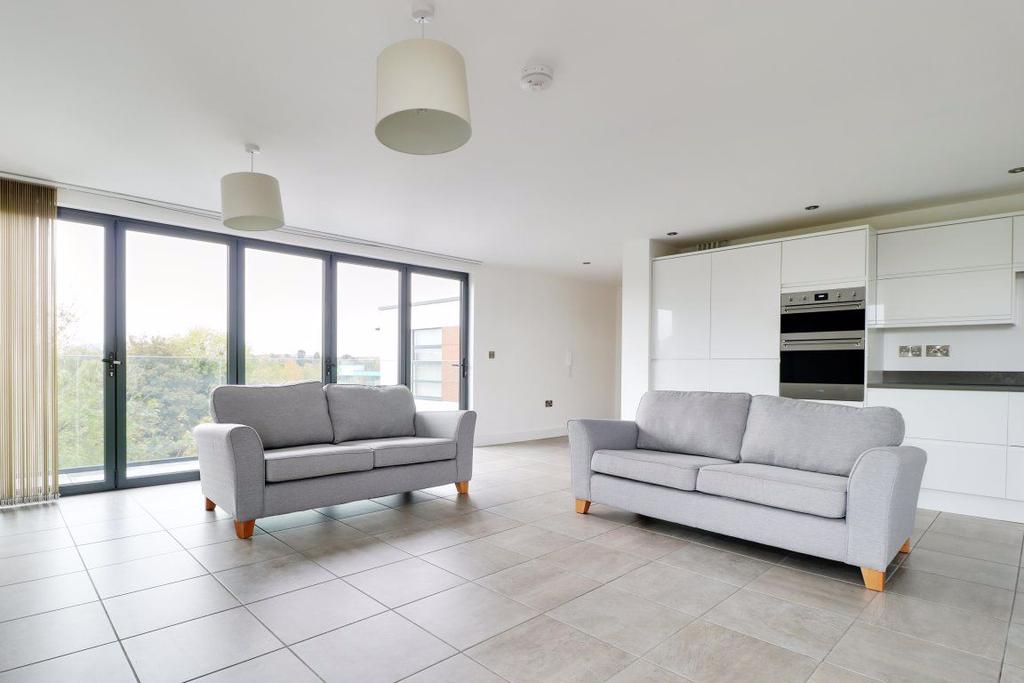 Fryers Gate, Greyfriars Avenue... 2 bed flat £1,350 pcm (£312 pw)