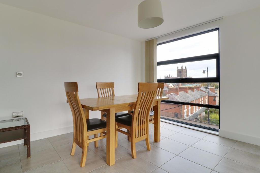 Fryers Gate, Greyfriars Avenue... 2 bed flat £1,350 pcm (£312 pw)