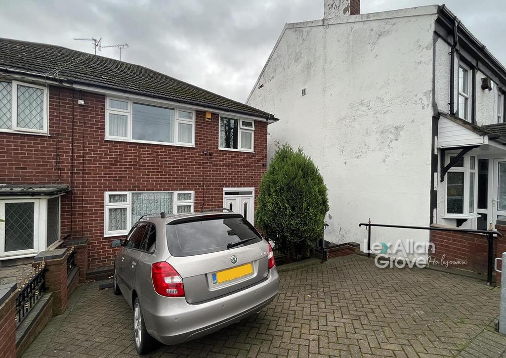 Maple Tree Lane, Halesowen 3 bed semidetached house £210,000