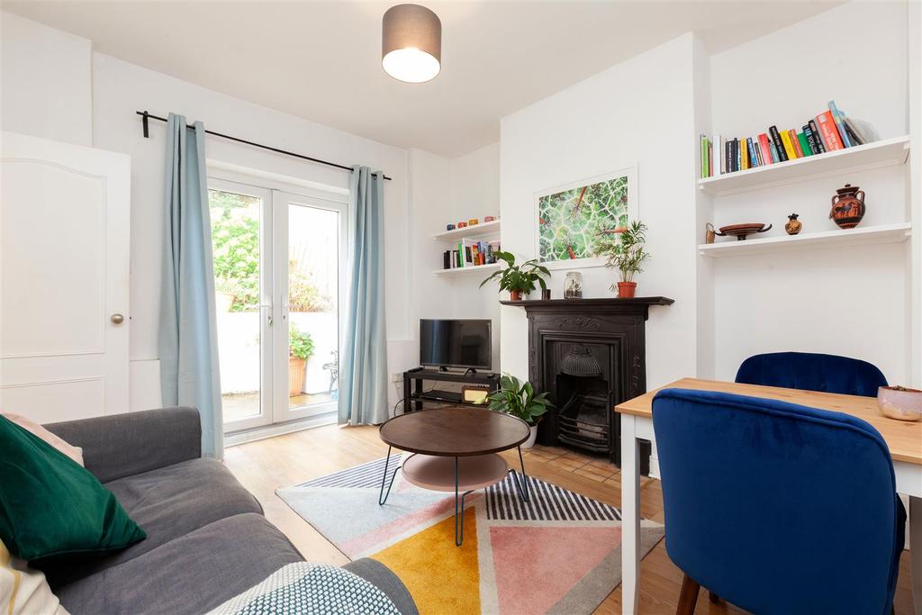 Castlewood Road, London 1 bed flat £400,000
