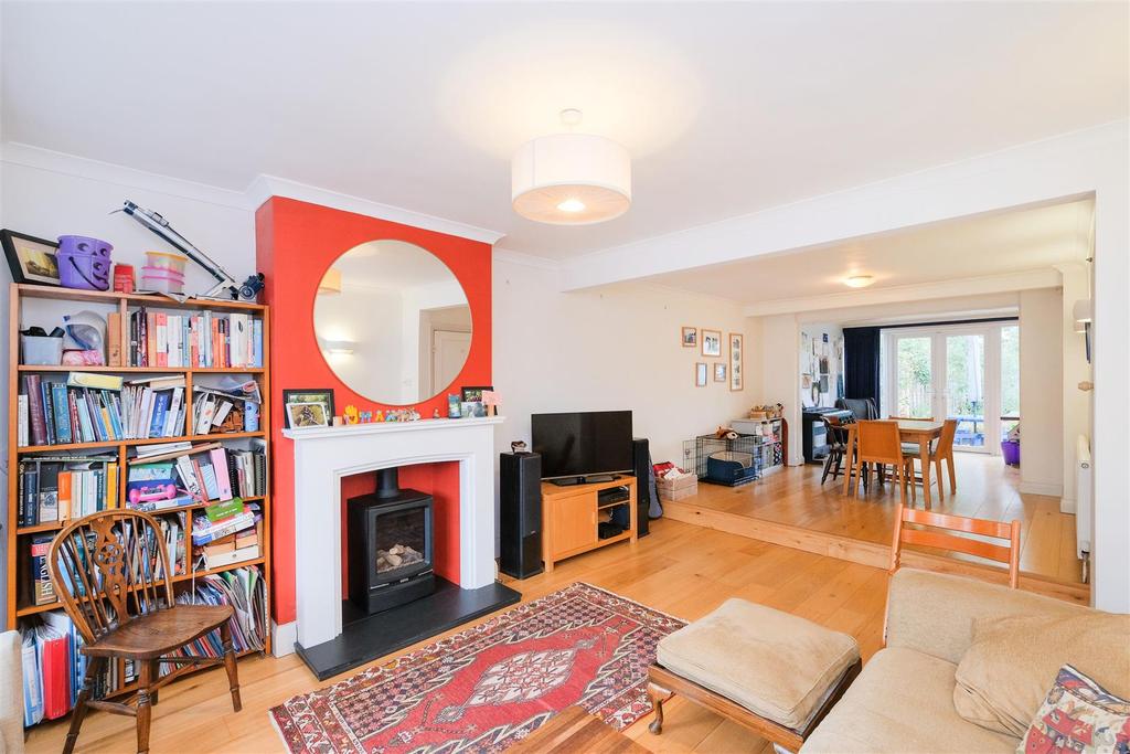Elmcroft Close, Wanstead 3 bed semidetached house £950,000