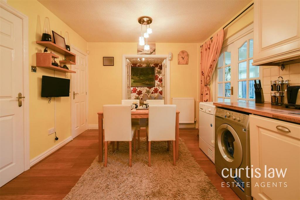 Kitchen/ Dining Room
