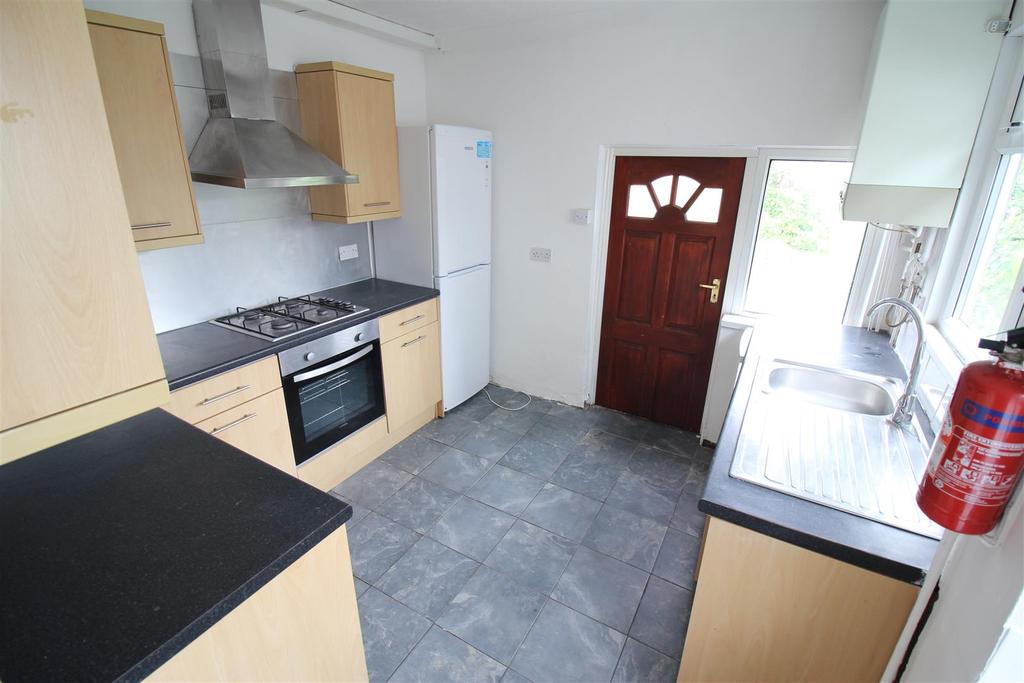 Mackintosh Place, Roath, Cardiff 5 bed house £2,000 pcm (£462 pw)