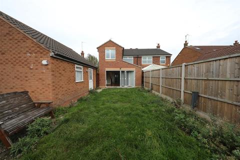 3 bedroom semi-detached house for sale - Lindengate Avenue, Hull