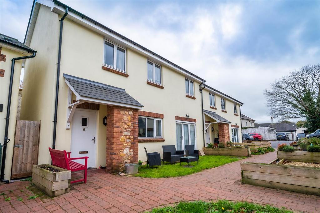 Kings Row, Honiton 3 bed semidetached house for sale £260,000