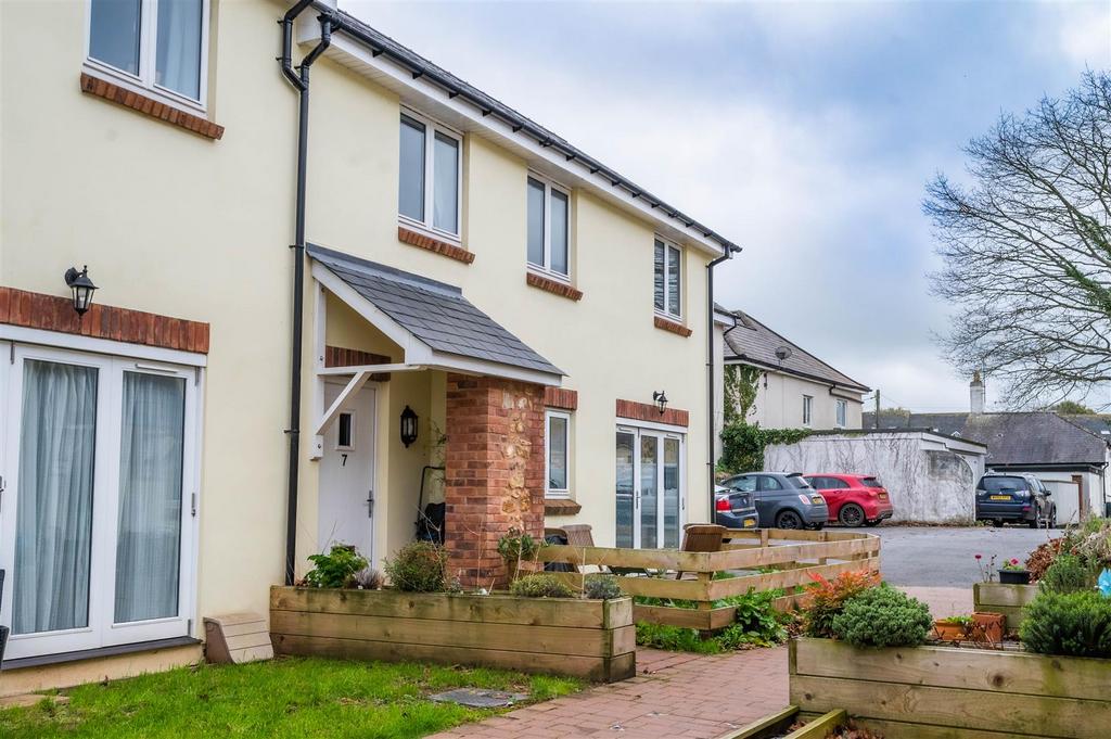 Kings Row, Honiton 3 bed semidetached house for sale £275,000