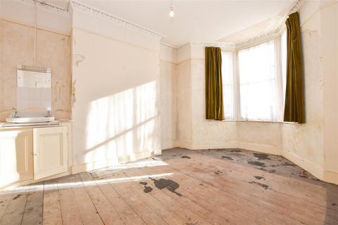 34 Ceylon Place, Eastbourne, BN21 3JF