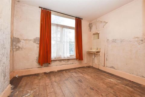 34 Ceylon Place, Eastbourne, BN21 3JF