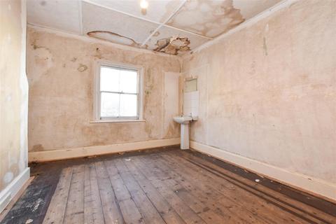 34 Ceylon Place, Eastbourne, BN21 3JF
