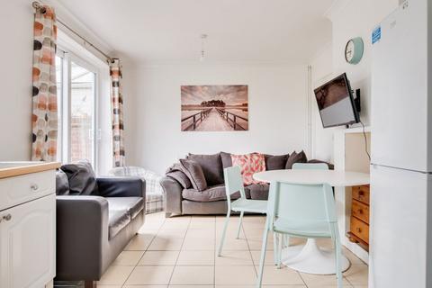 5 bedroom house to rent - Warwick Road, Canterbury