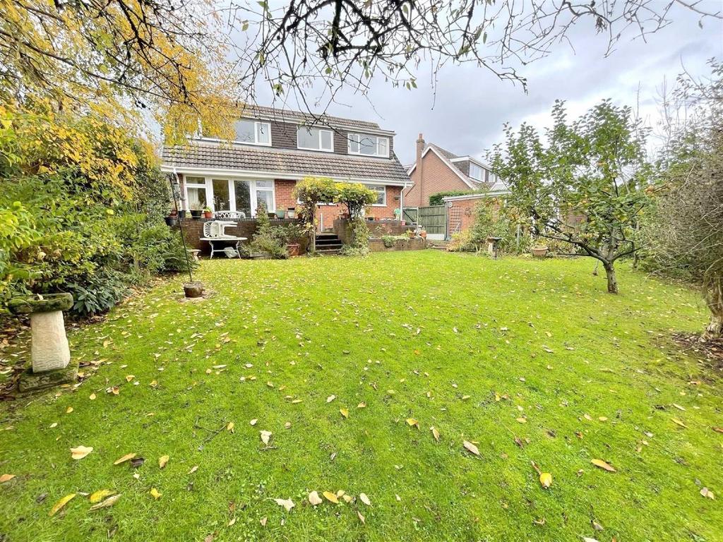 Ashenhurst Way, Leek 4 bed detached house £350,000